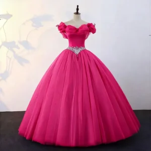 Elegante vestido de fiesta de tul abullonado con dobladillo con volantes